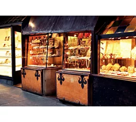Jewellers on Ponte Vecchio: a precious treasure in the heart of Florence